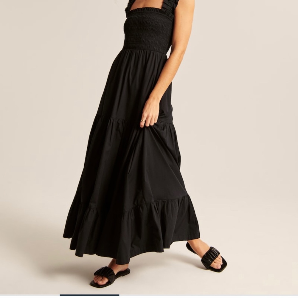Abercrombie and Fitch - Smocked Bodice Easy Maxi Dress in Black, Size XXS Pet
